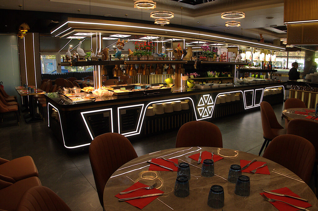 La salle et le buffet