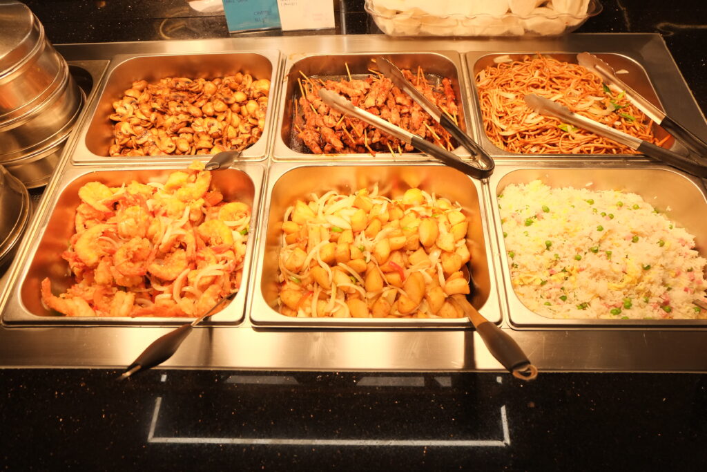 Plats chauds du buffet